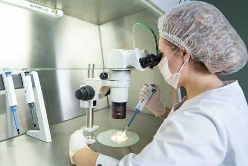 两个男的怎么生孩子,江西同性试管生孩子要多少钱，详解同性试管生育的花费